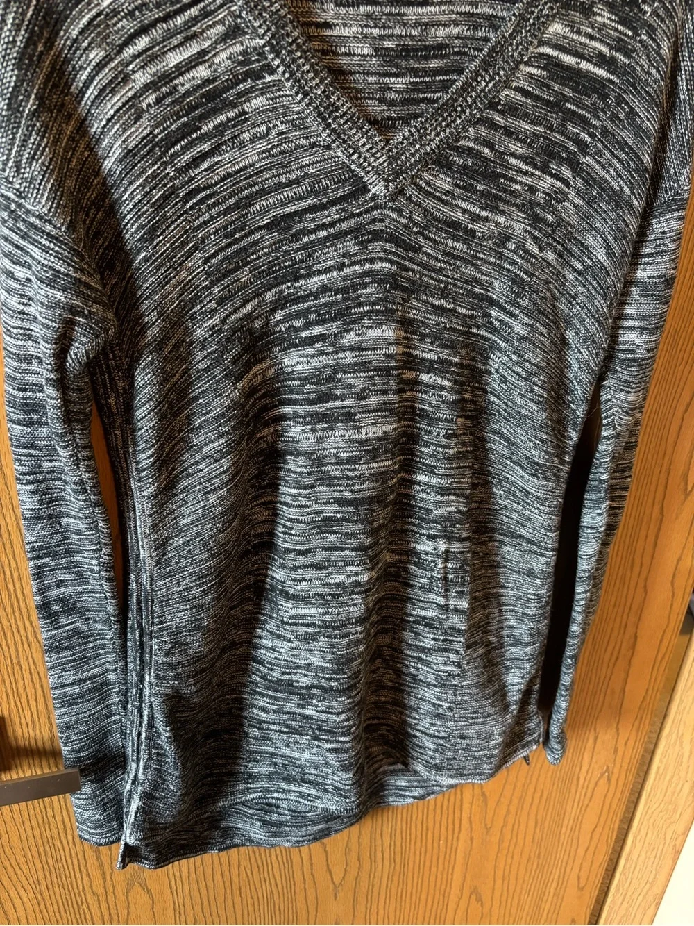 Ellen Tracy Marled V-Neck Sweater - Black & White